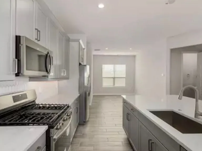 10250 W Adam Ave — Photo 13