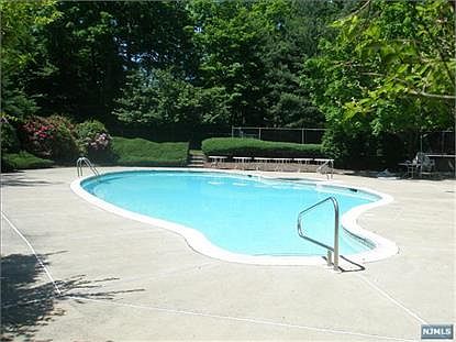 5th image of 12 Clearwater Dr