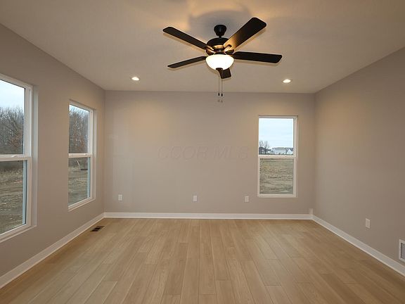 5th image of 328 Royal Fern Ln