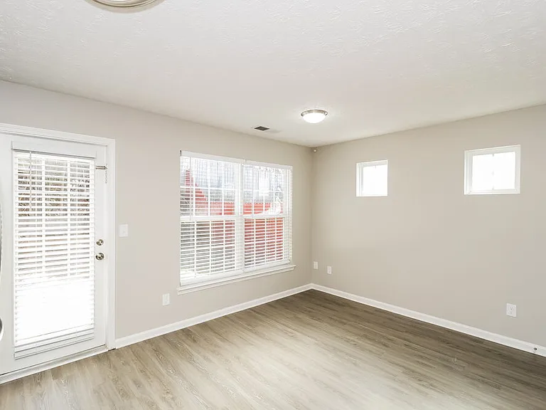 427 Topaz Dr — Photo 6