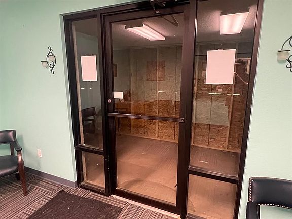 2nd image of 810 W Montgomery St