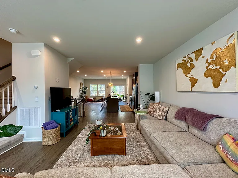 921 Romeria Dr — Photo 14