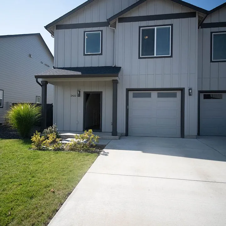 2422 Leonard Ln