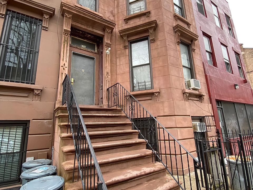 1st image of 829 Marcy Ave