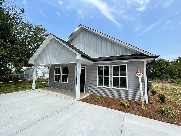 410 Kendall St — Photo 2