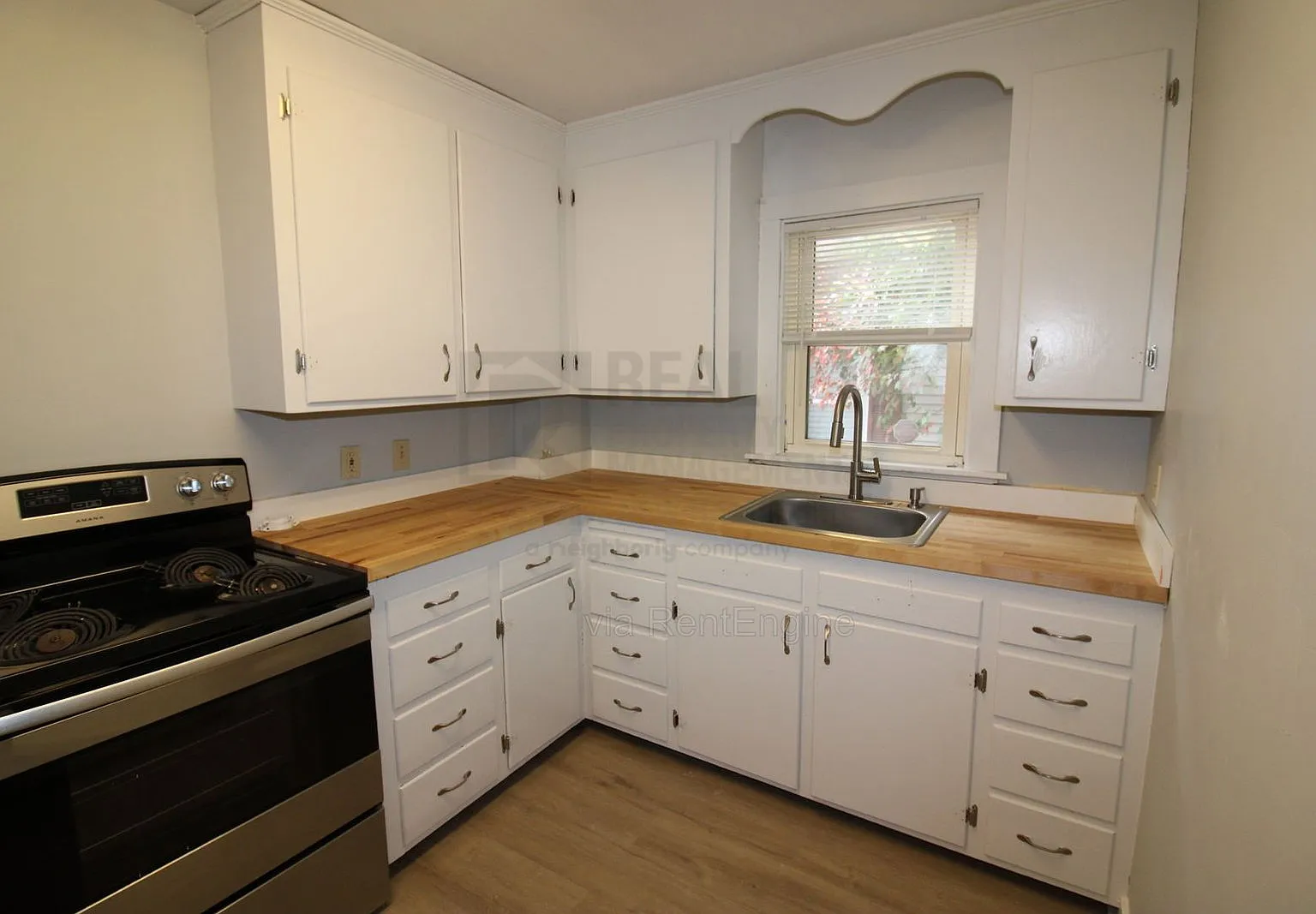 3 bed, 1.0 bath, $1,800 — Photo 3