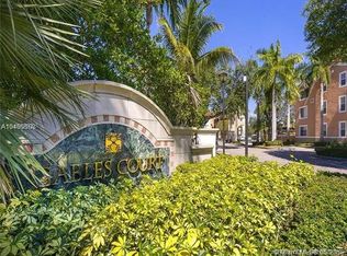 6801 SW 44th St APT 302, Miami, FL 33155