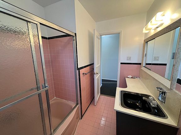 3rd image of 529 Bayview Ave Floor 2