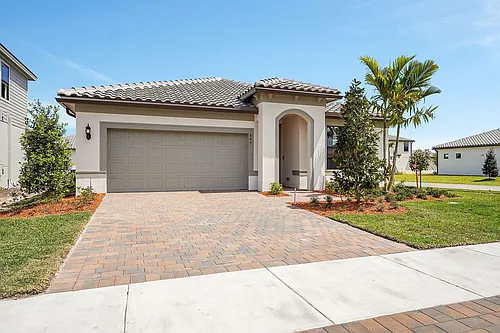 845 SE Courances Dr Photo 1