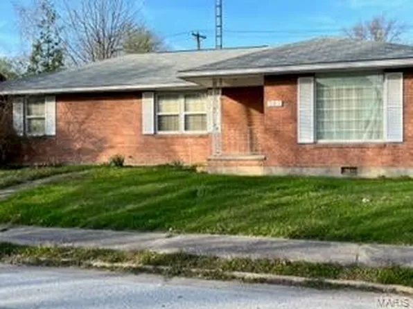 305 S 2nd St, Clarksville, MO 63336
