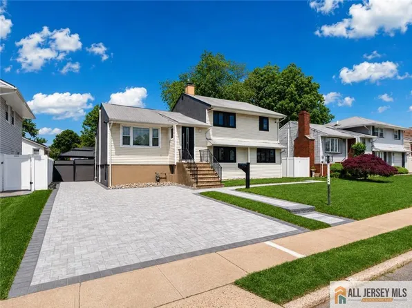 118 Poplar St, Carteret, NJ 07008