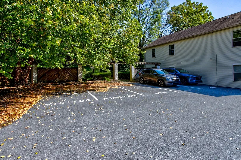 2 bed, 1.0 bath, 825 sqft, $1,295 — Photo 3