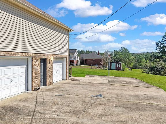 3rd image of 683 Circle Heights Dr