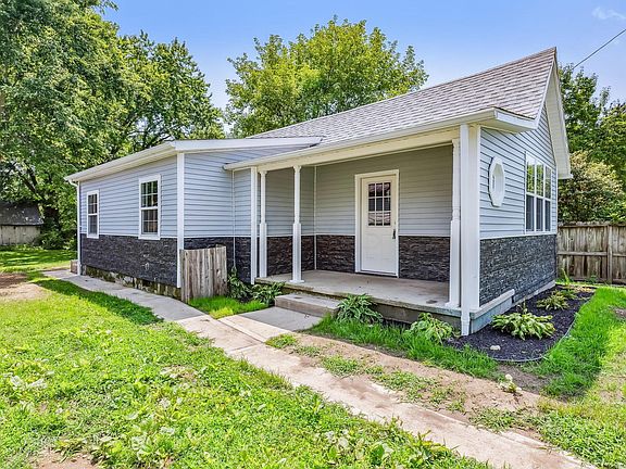 3rd image of 938 Champion Ave