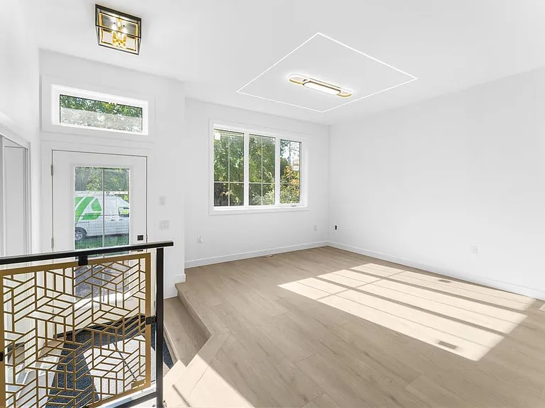 115 Blenheim Ave — Photo 11