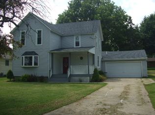 614 N Maple St, Gilman, IL 60938