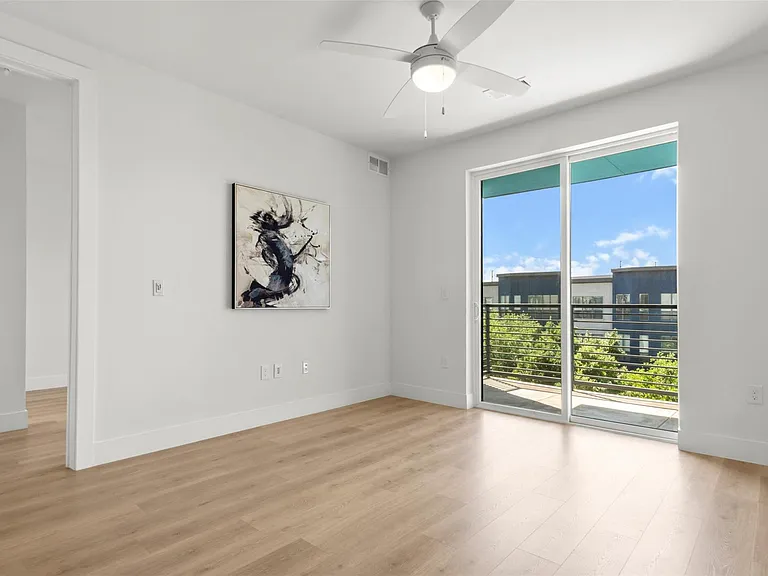 1701 Simond Ave #418 — Photo 11