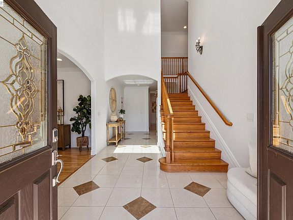 4th image of 3172 Riviera Way