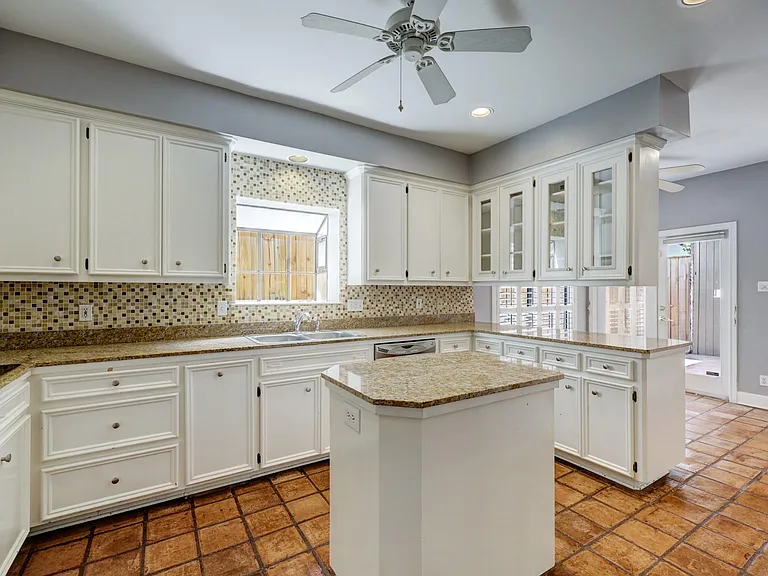 2313 Nantucket Dr #B — Photo 6