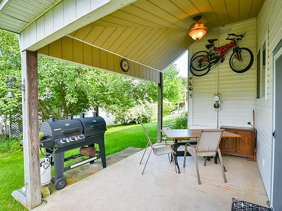 Side Patio w/Sliders to Mud Room