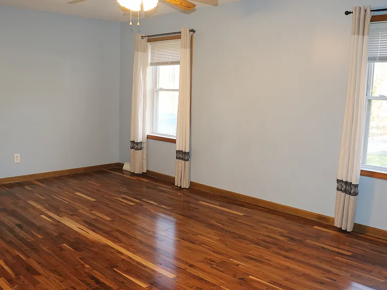 Master Bedroom (alt view)