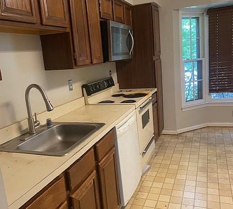 3rd image of 23 Brahms Ct