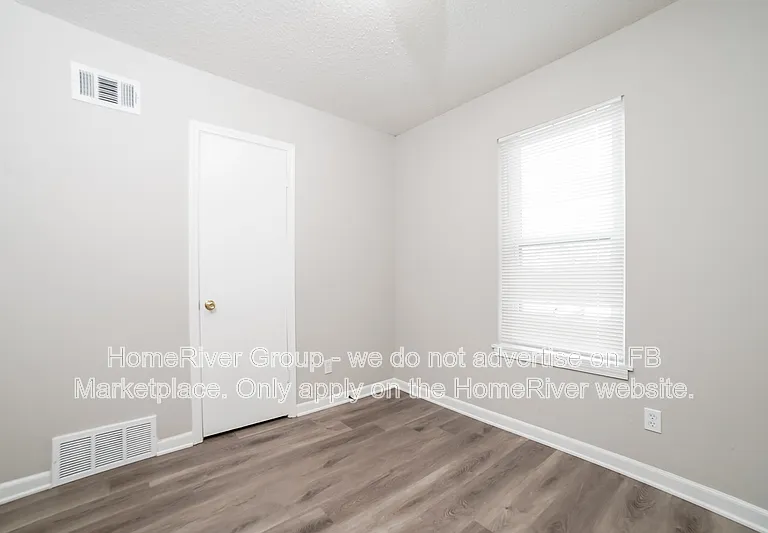 3175 Mayfair Dr — Photo 10