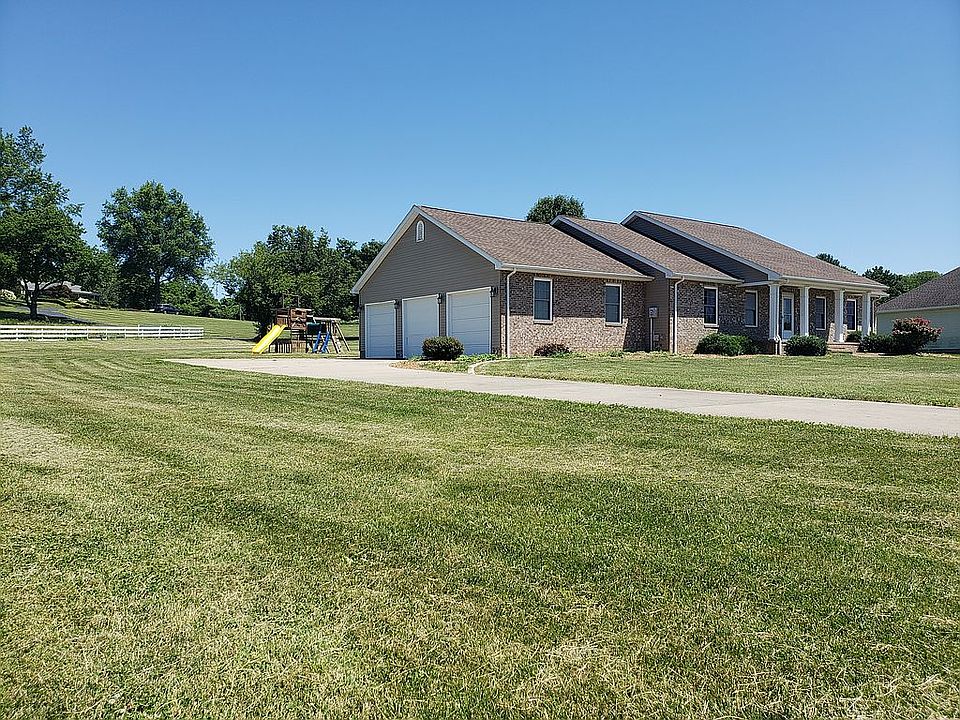 2nd image of 468 N Hyde Park Dr