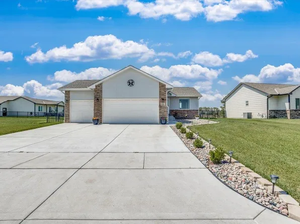 2321 W Country Lakes St, Haysville, KS 67060