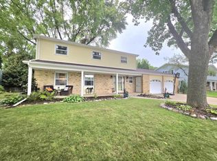 566 Riford Rd, Neenah, WI 54956