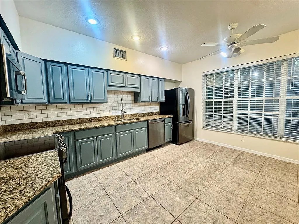 2800 Countryside Blvd — Photo 4