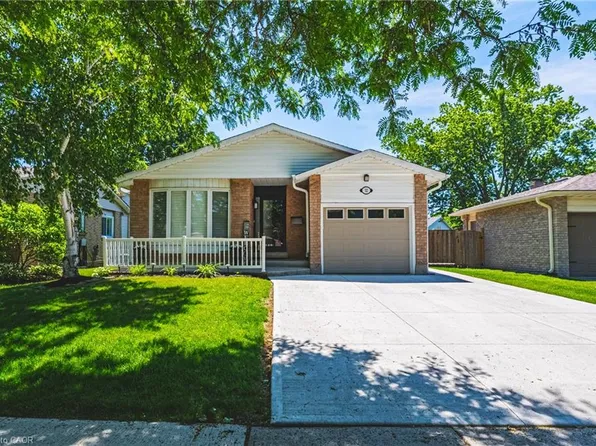 32 Ainsworth St, Hamilton, ON L8J 1T1