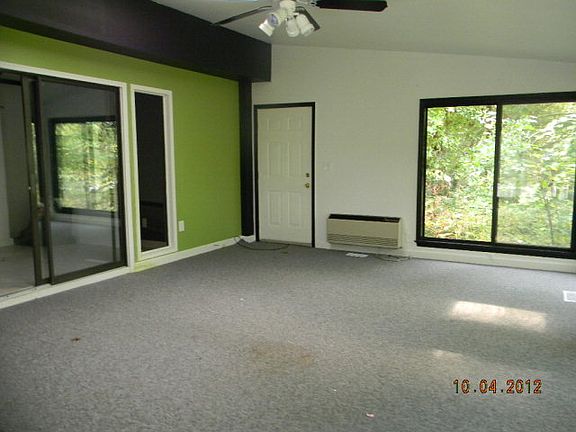 5th image of 207 S Hillcrest Dr