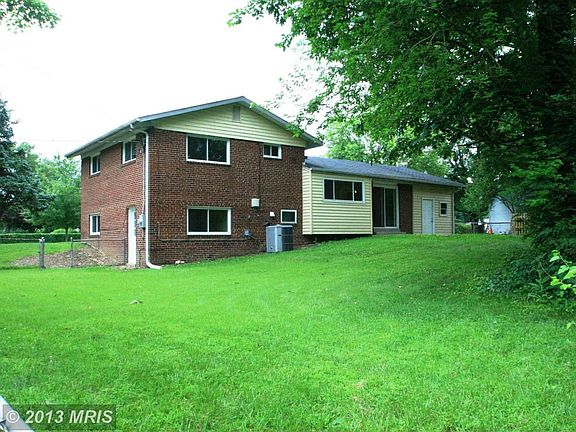 2nd image of 4711 Aspen Hill Rd