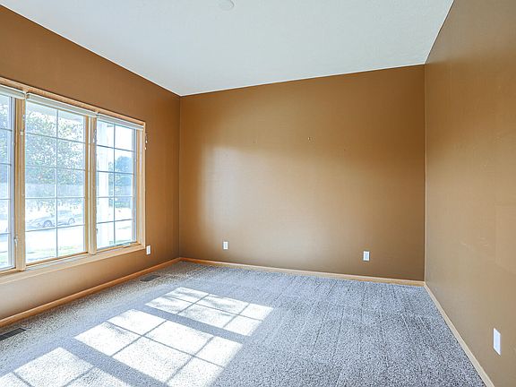 3rd image of 4620 Crestview Dr