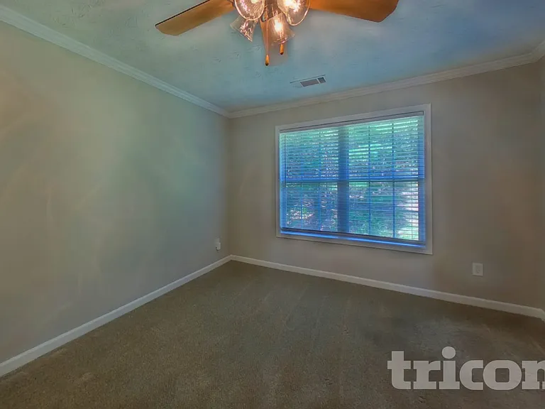 315 Avonlea Dr — Photo 15
