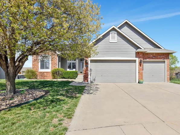 712 E Woodstone Ct, Andover, KS 67002