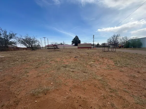 402 E Stanolind St, Sundown, TX 79372