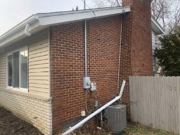 3rd image of 720 E Grand Blanc Rd