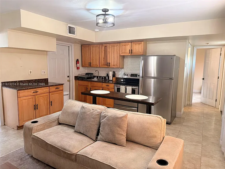 2435 Wilson St — Photo 5