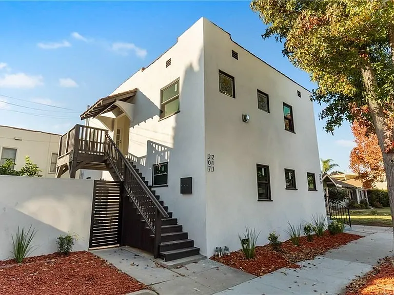 211 N Loma Ave — Photo 1