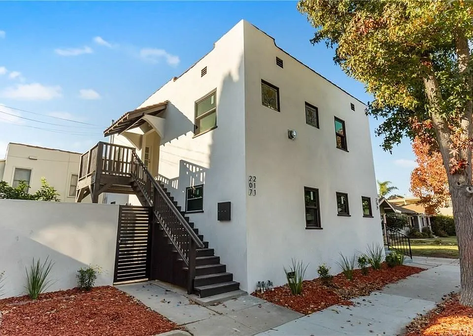 211 N Loma Ave