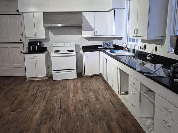 5th image of 401 E 1st St