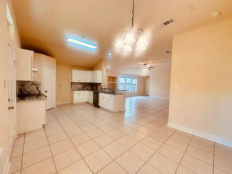 1029 Port Mansfield Dr — Photo 9