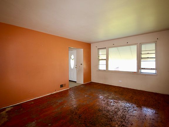 4th image of 6840 W Forest Preserve Dr