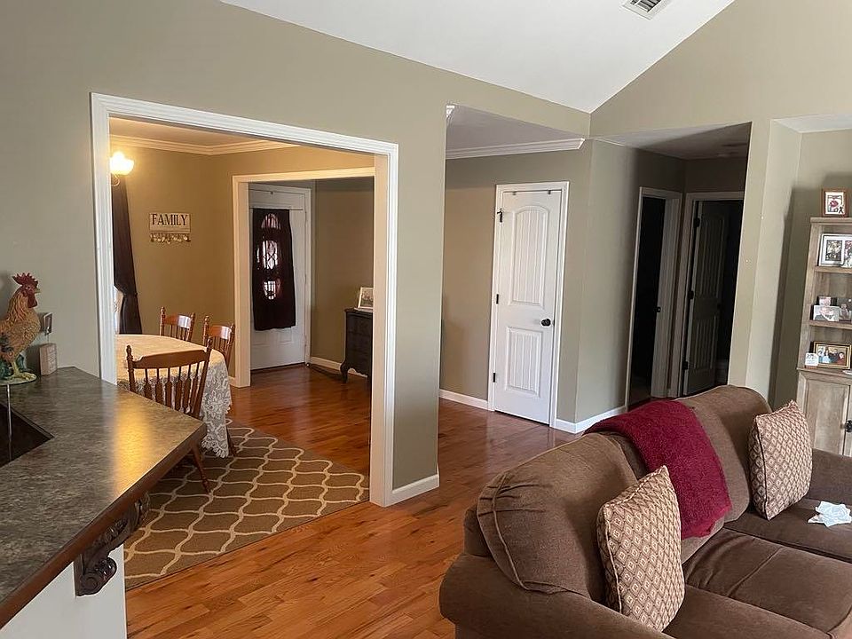 2nd image of 71 Raven Ln