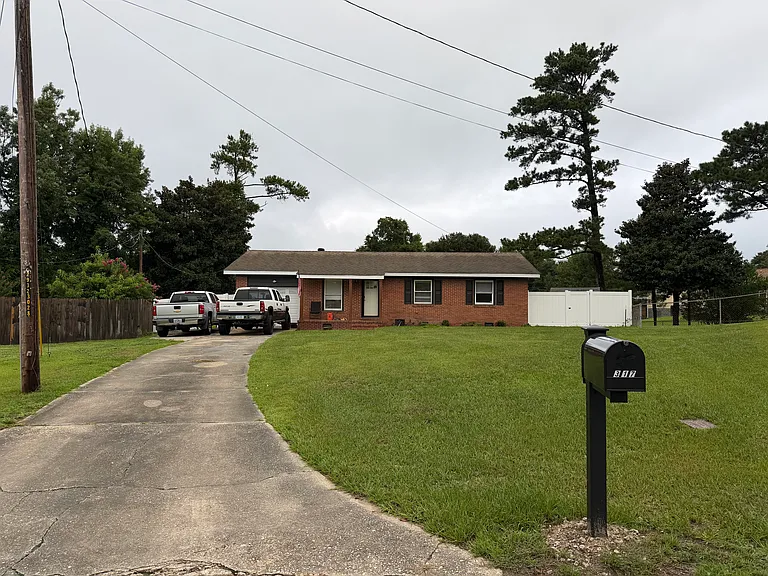 317 Sterling Ct — Photo 1