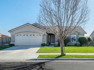 14161 W B St, Kerman, CA 93630