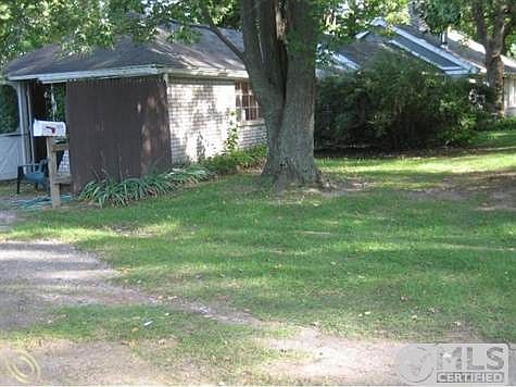 1074 N. Van Dyke 005.jpg