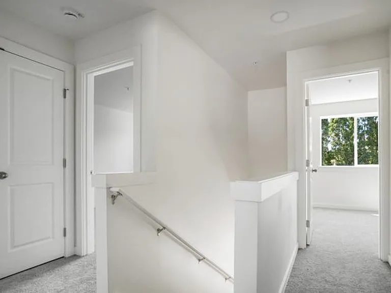 737 NE Sherman St — Photo 10